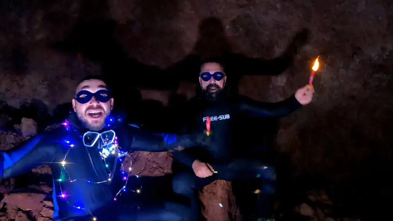 Antalya'da Dalgıçlar 2026'ya Su Altı Mağarasında Girdi! 4